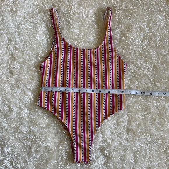 Bikini - Picture 4 of 7